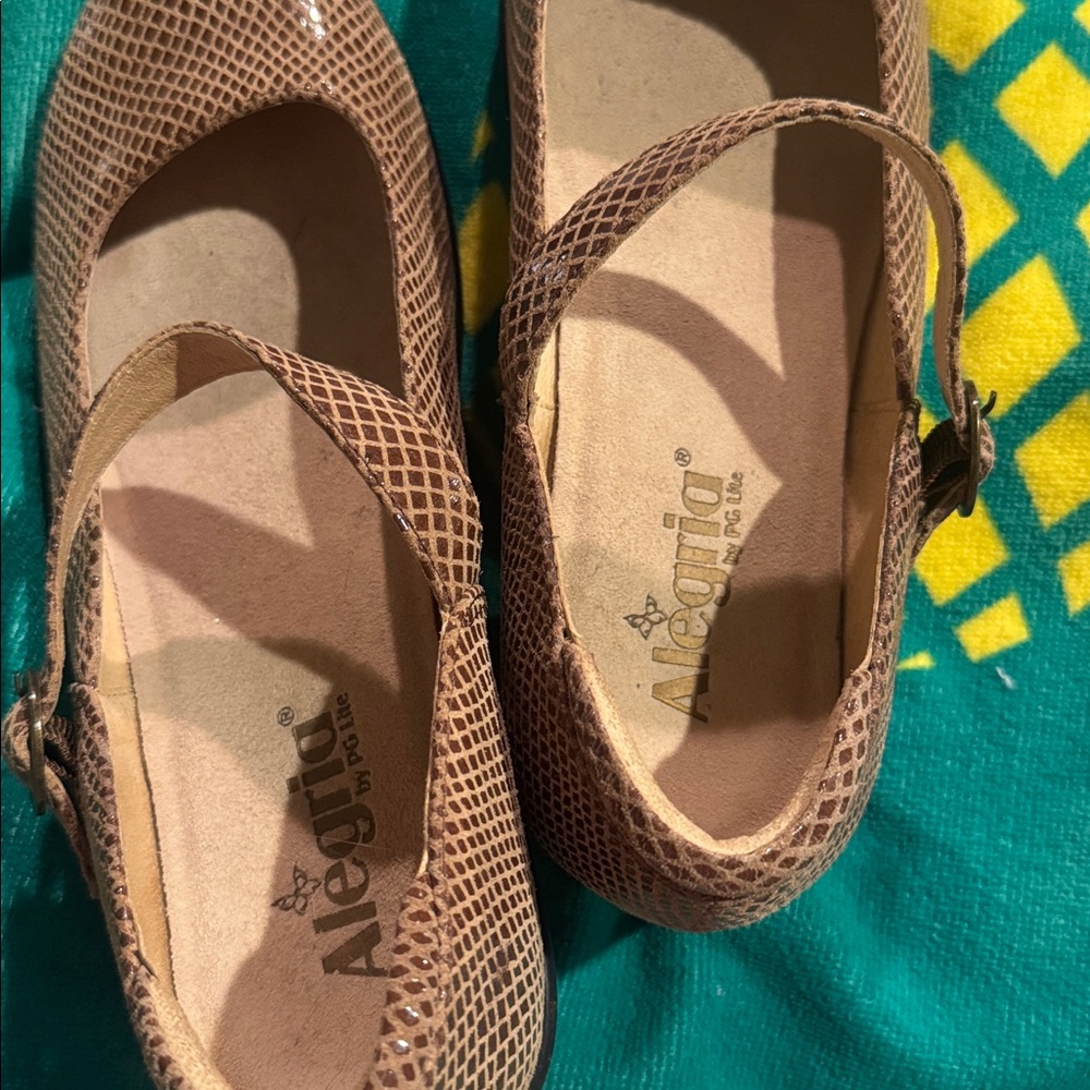 Alegria 42 Mary Jane Heels - Picture 5 of 8